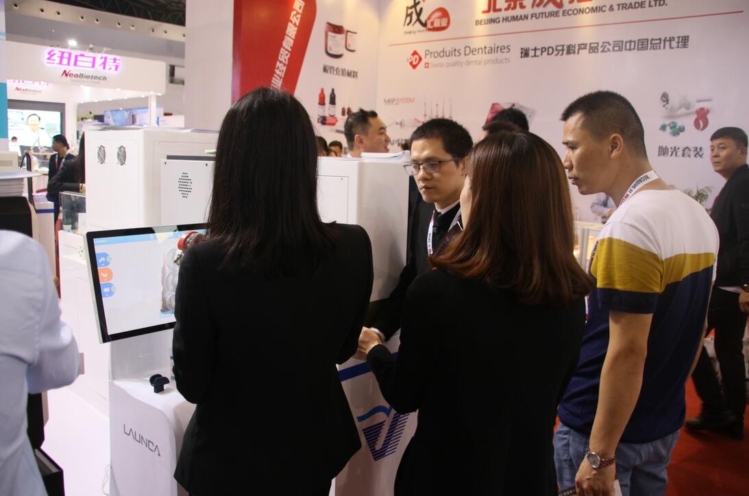 听说有人在翔通展台被挤掉鞋,您信吗? 听说有人在翔通展台被挤掉鞋,您信吗?