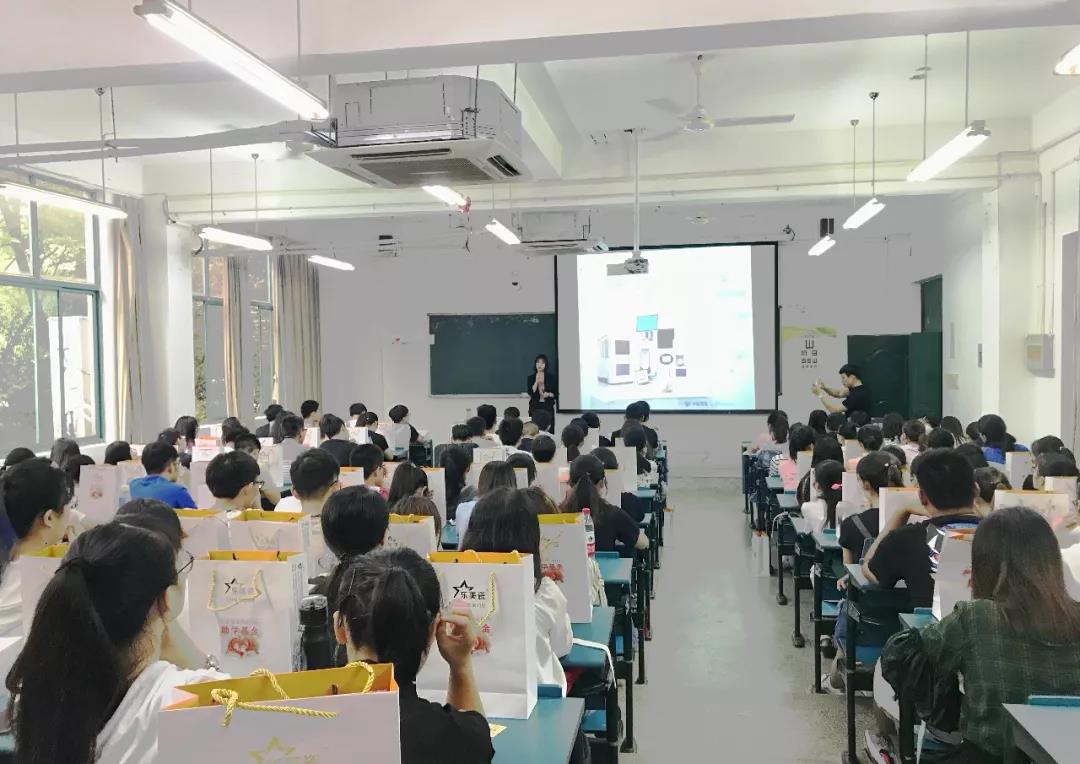 中航翔通&KQ88全国公益巡讲——芜湖站 中航翔通&KQ88全国公益巡讲——芜湖站